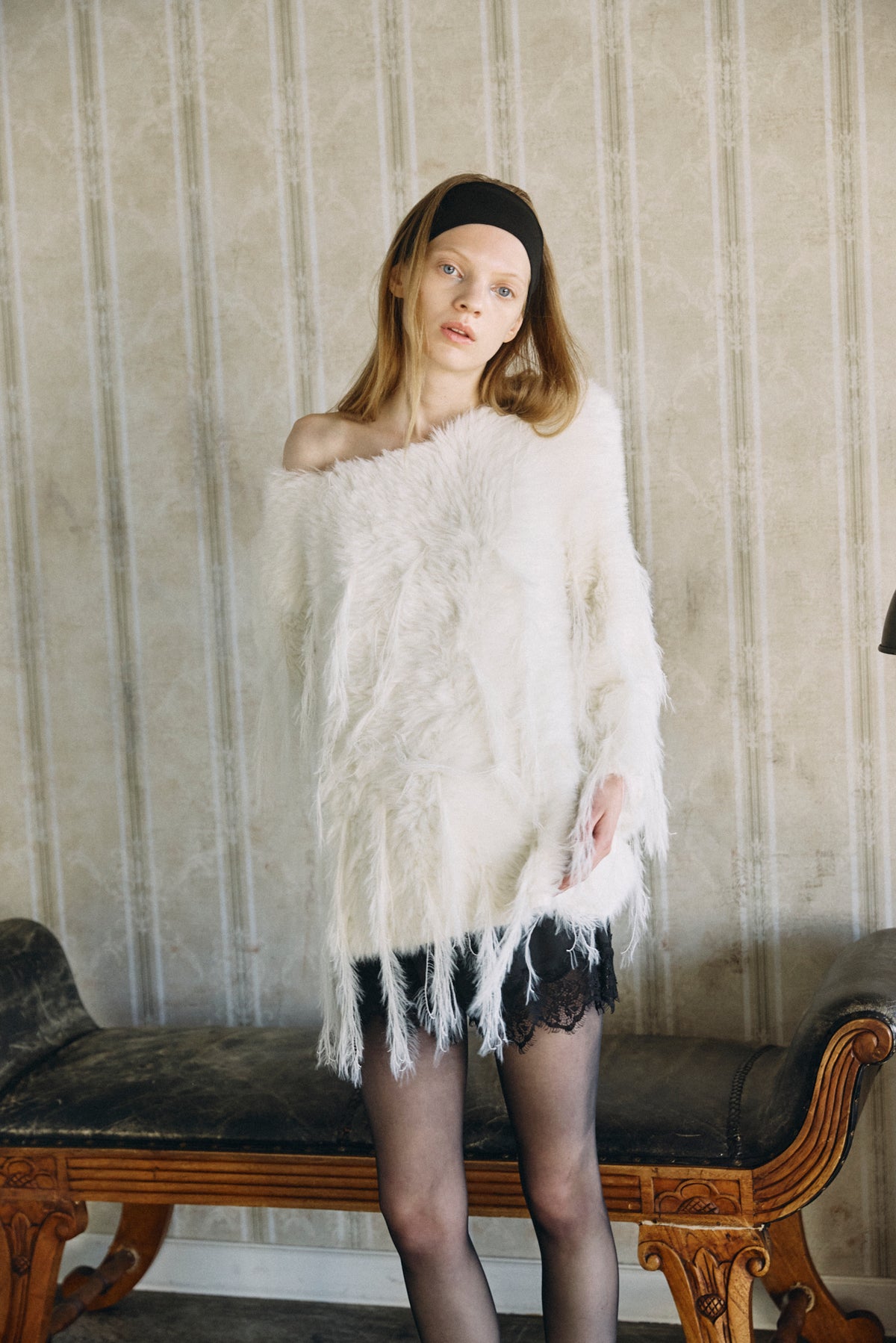 【予定商品】Off Shoulder Feather Knit