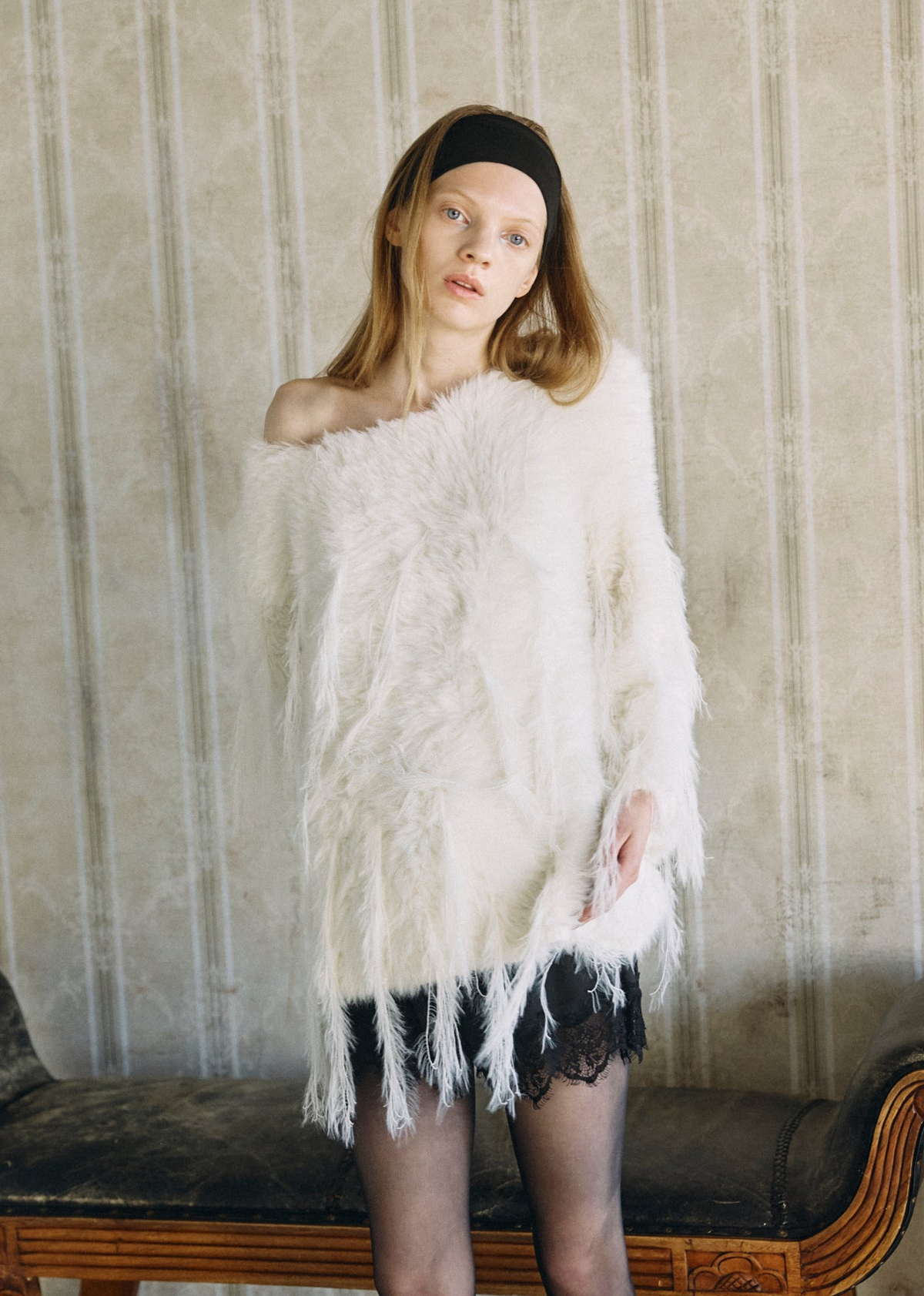 【予定商品】Off Shoulder Feather Knit