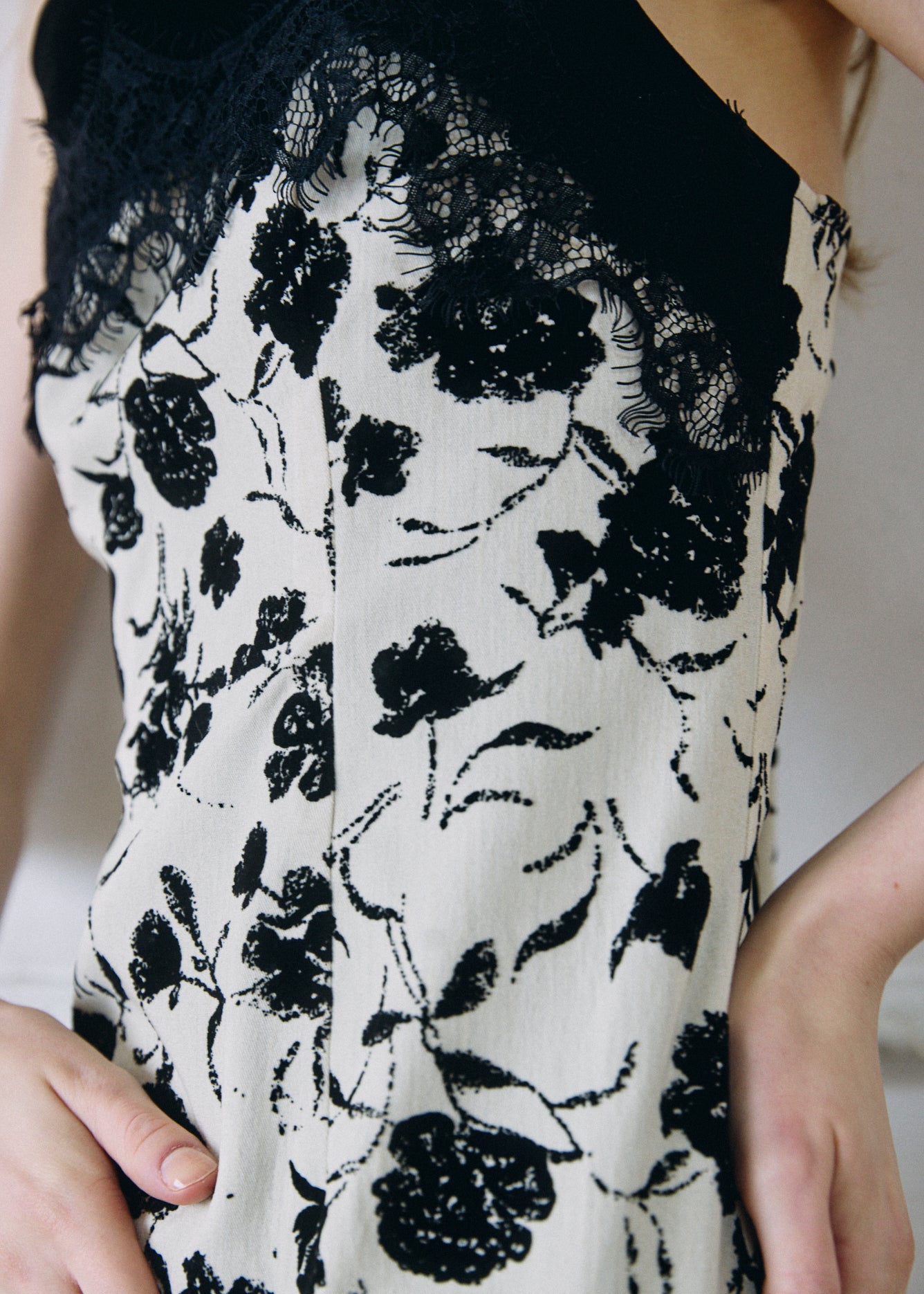 【予約商品】Velour Flower Cami Dress