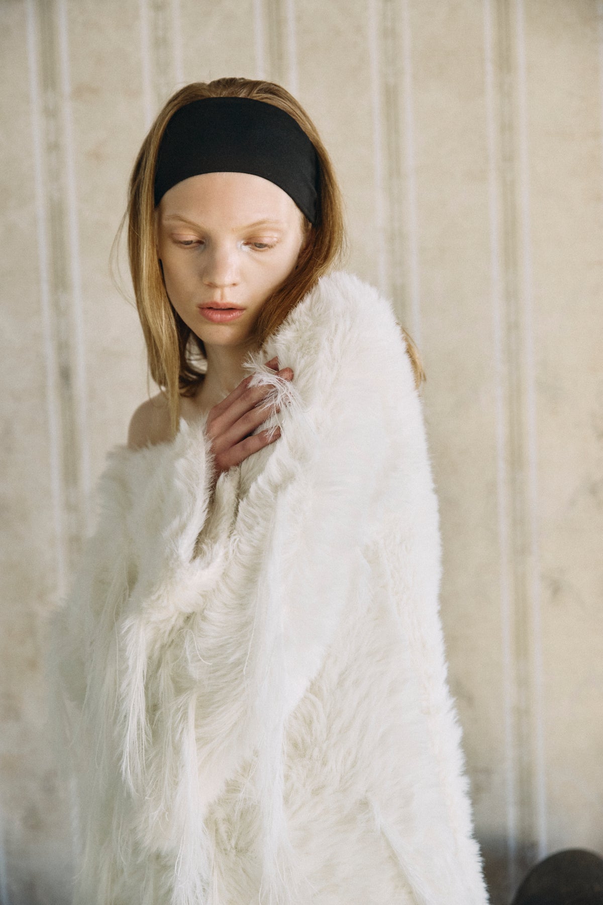 【予定商品】Off Shoulder Feather Knit