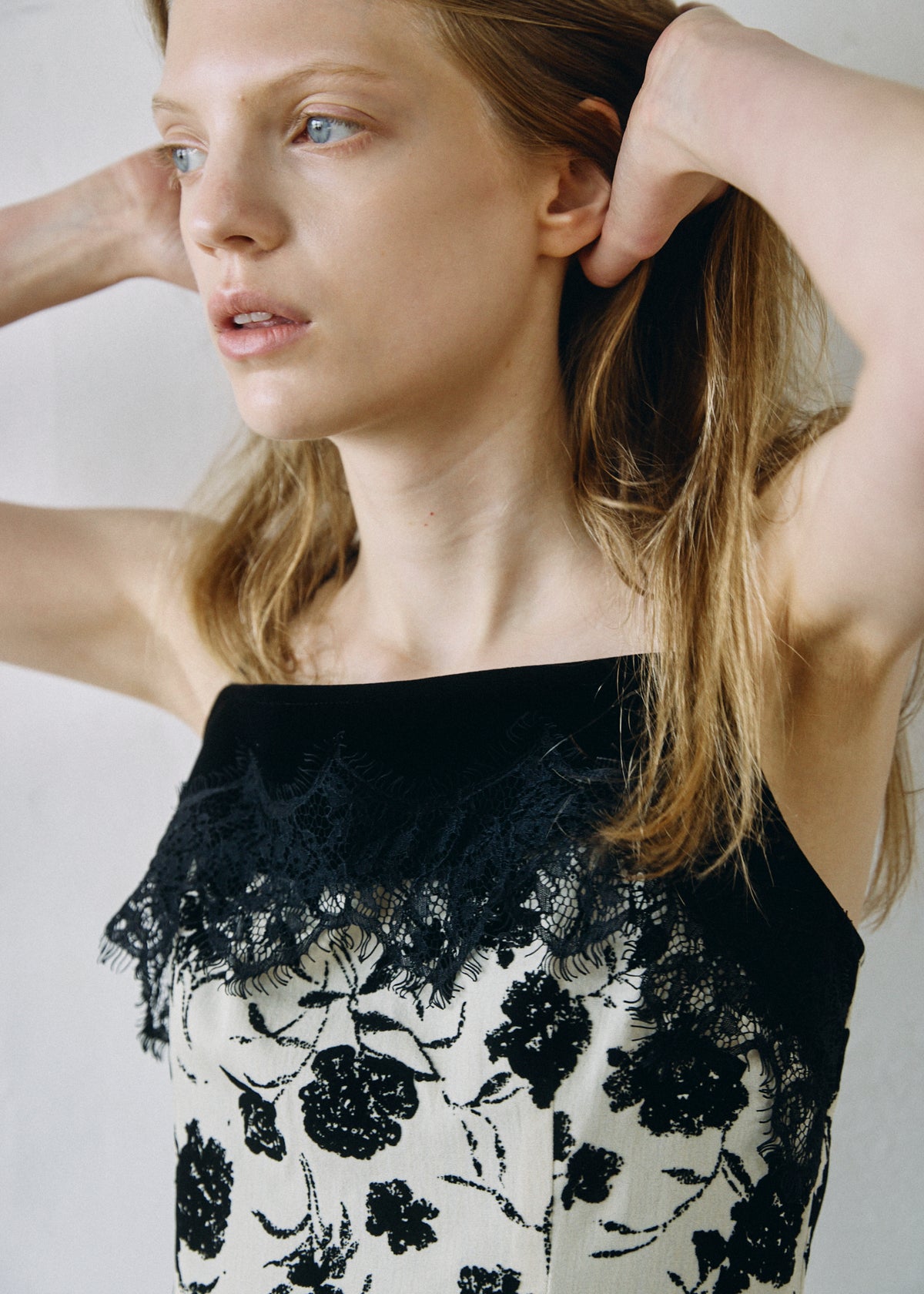 【予約商品】Velour Flower Cami Dress