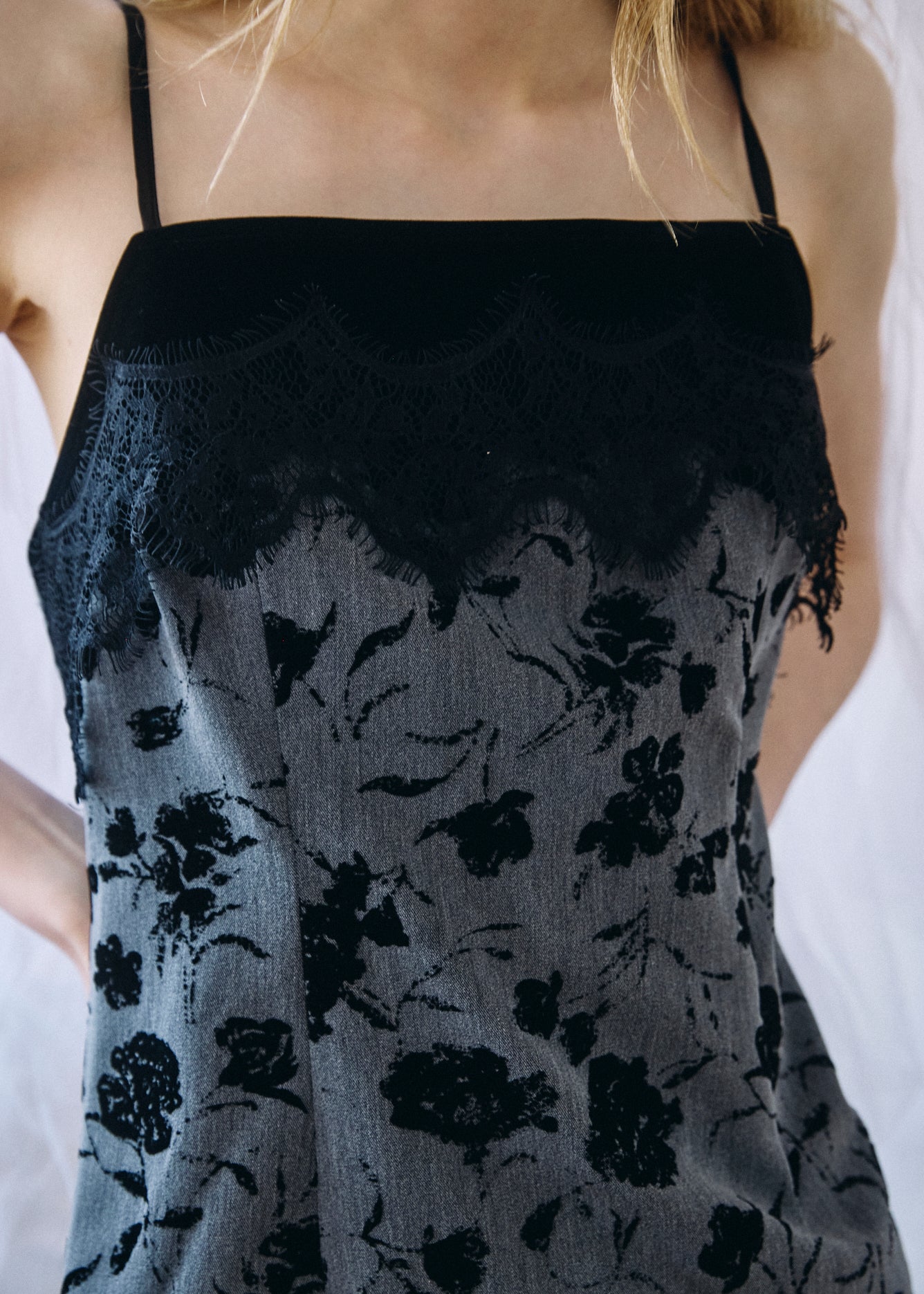 【予約商品】Velour Flower Cami Dress