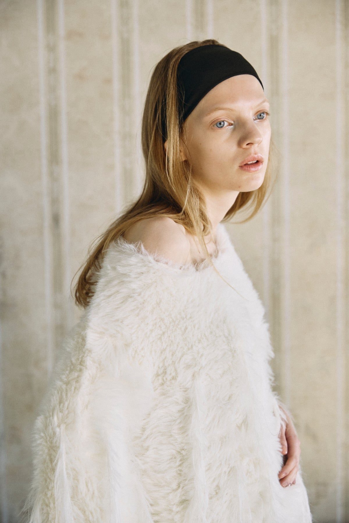 【予定商品】Off Shoulder Feather Knit