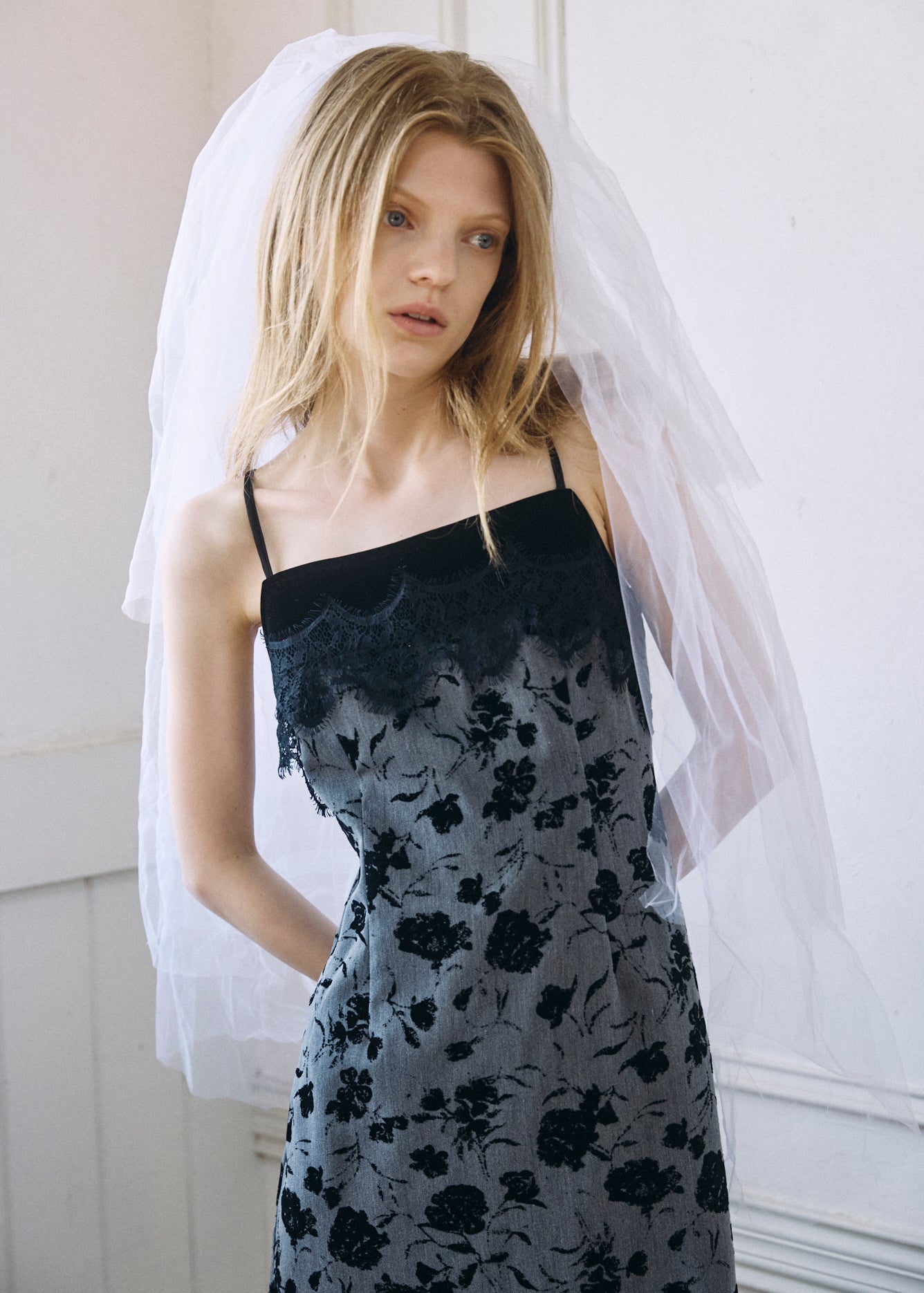 【予約商品】Velour Flower Cami Dress