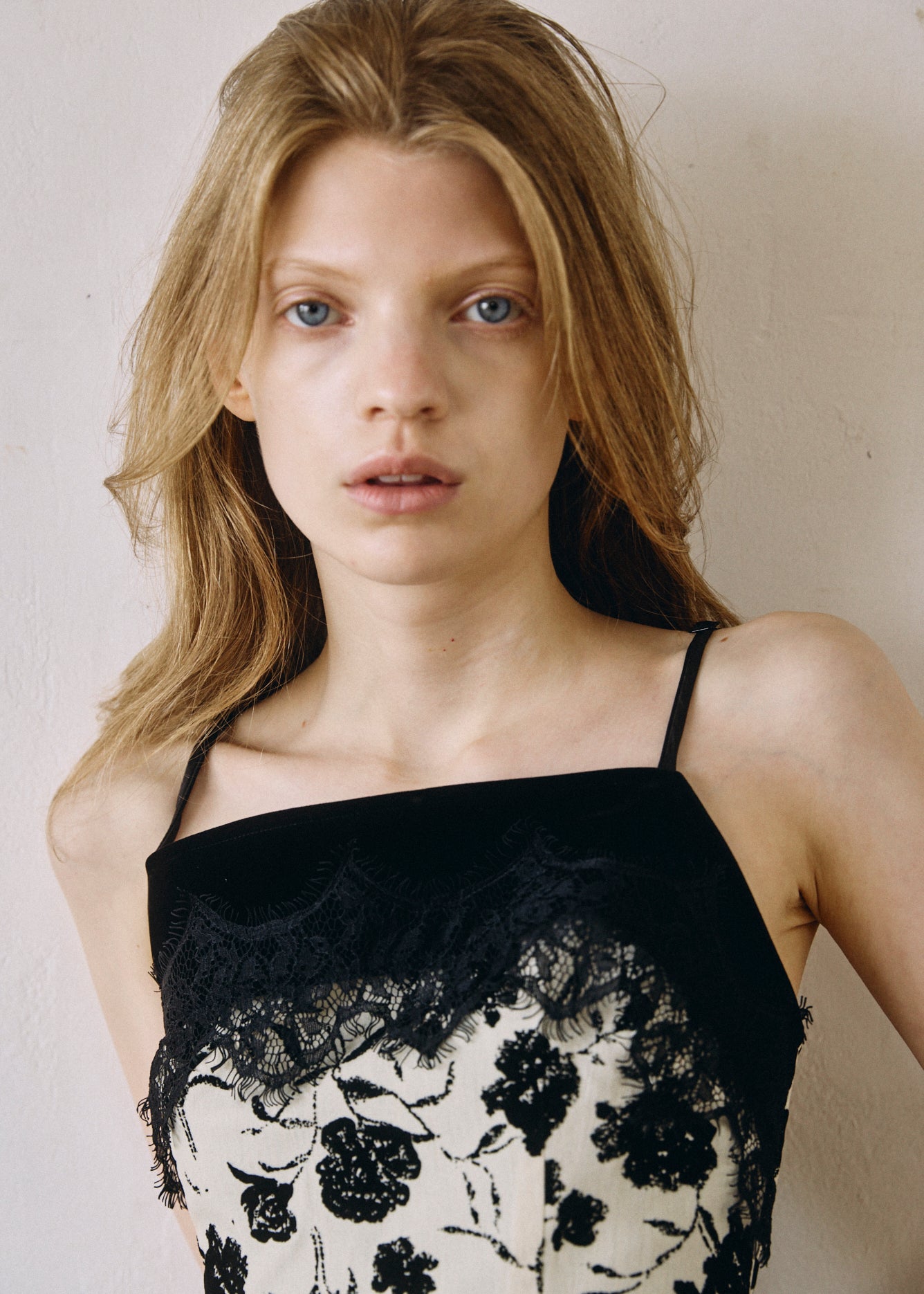 【予約商品】Velour Flower Cami Dress
